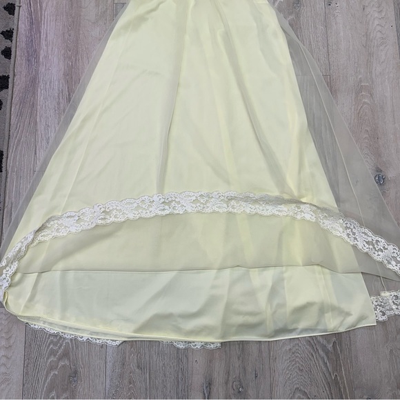 Vintage Shadowline yellow negligee lace nightgown - Picture 11 of 12